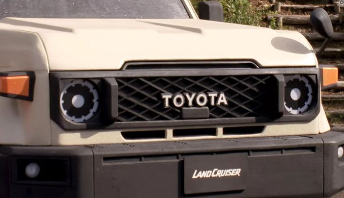 detail fascia Toyota Land Cruiser 70 versi model sterofoam