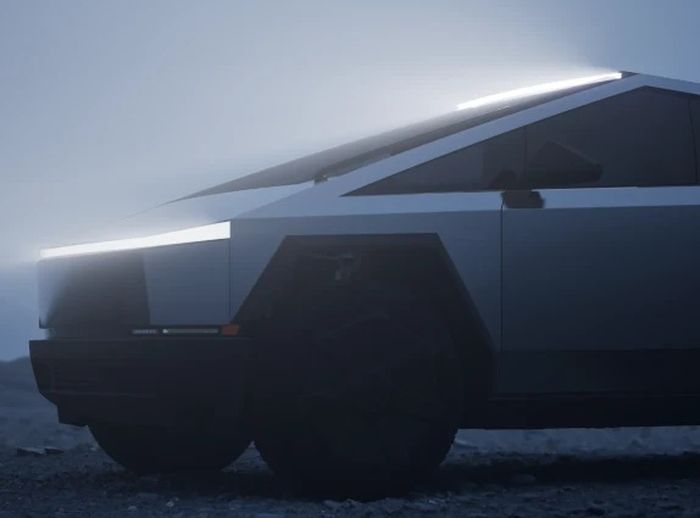 Tesla Cybertruck dengan aksesoris lightbar.