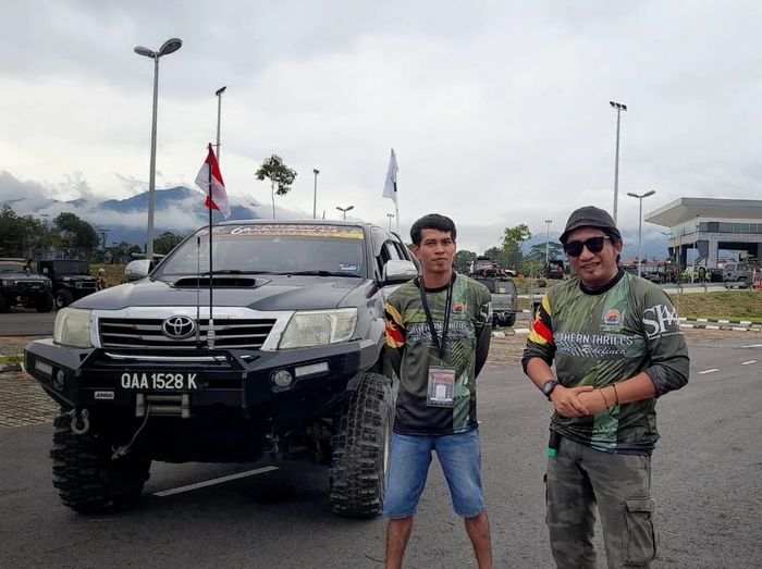 Ini kedua kalinya Reza Hariputra (kanan foto) ikut eventThe 6th Sarawak International 4x4 Jamboree.