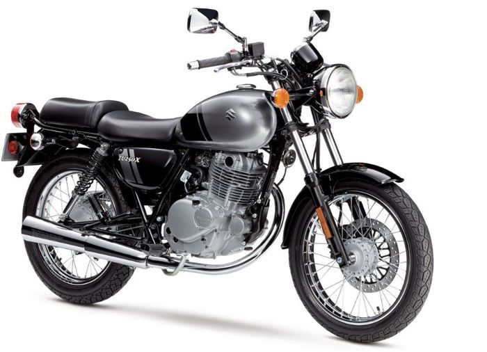 tampilan Suzuki TU250X model 2017 sedikit lebih mengotak