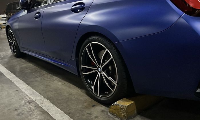Ban BMW 330i M Sport yang diduga bermasalah karena setiap sekitar 2 bulan kempis.