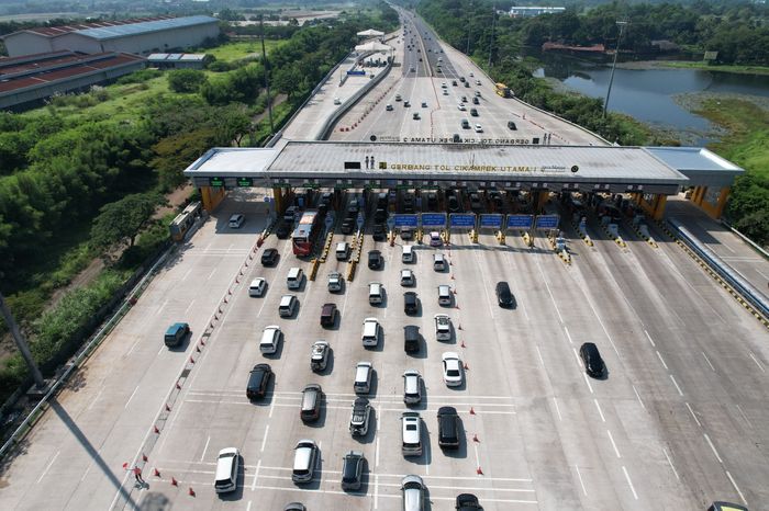 Kepadatan tol jelang Nataru