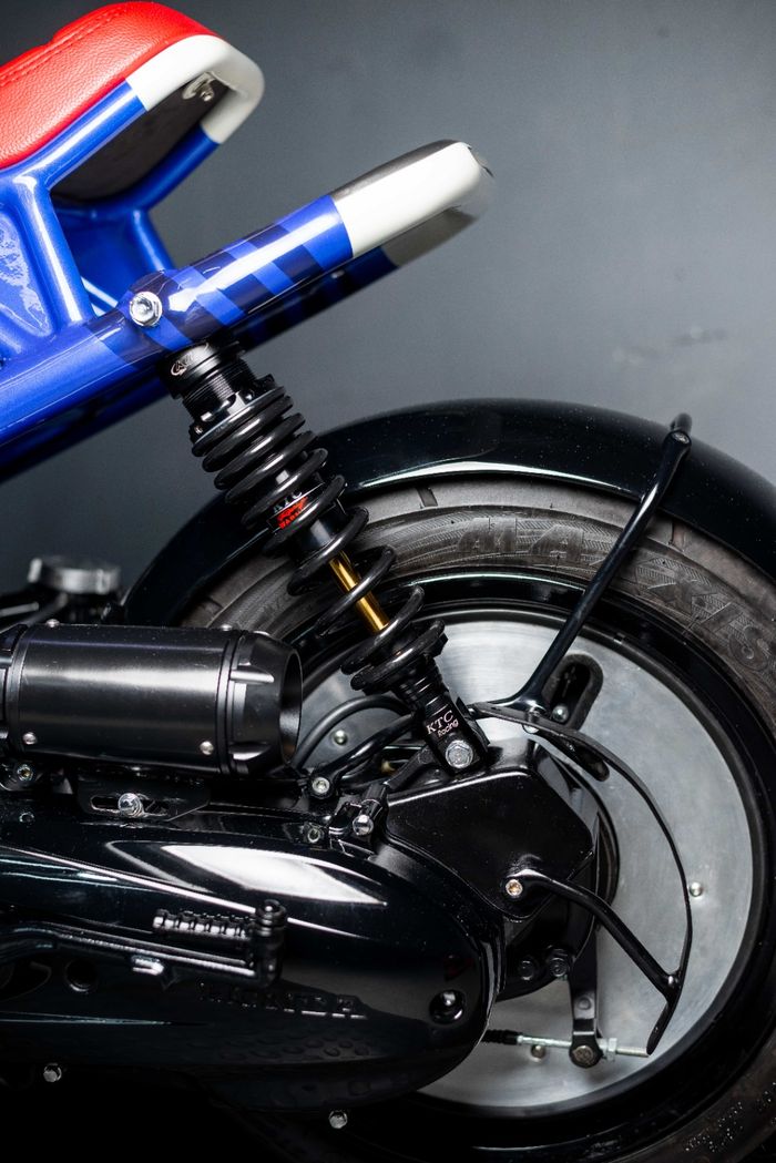 Suspensi belakang Vario 125 Old Zoomer ini comot KTC Racing