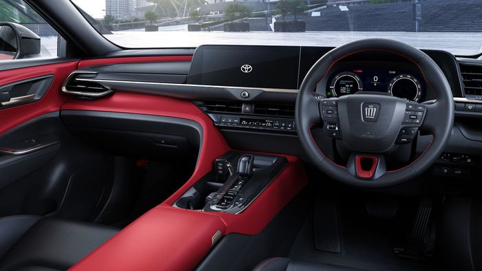 Interior Toyota Crown Sport yang sporty.