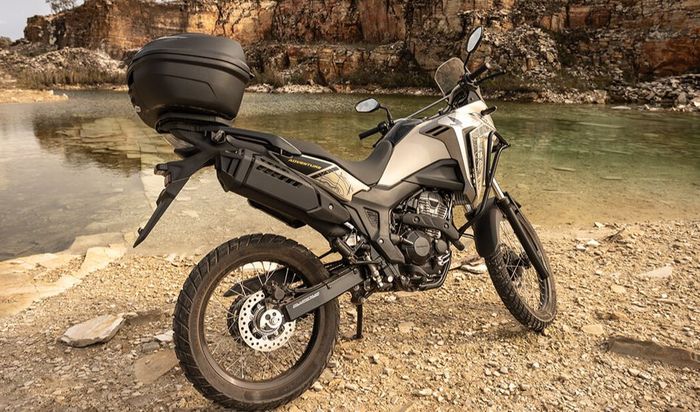 tampak samping Honda Sahara 300