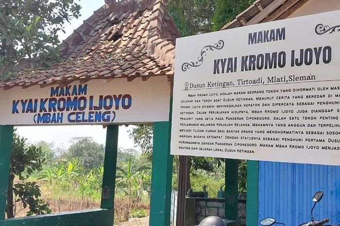 Kompleks makam Kyai Kromo Ijoyo di dusun Ketingan, Tirtoadi, Mlati, Sleman, Yogyakarta tergusur tol Solo-Jogja