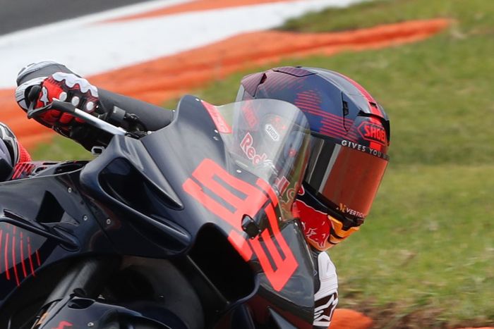 Marc Marquez menggunakan helm Shoei X-SPR Pro di kancah MotoGP.