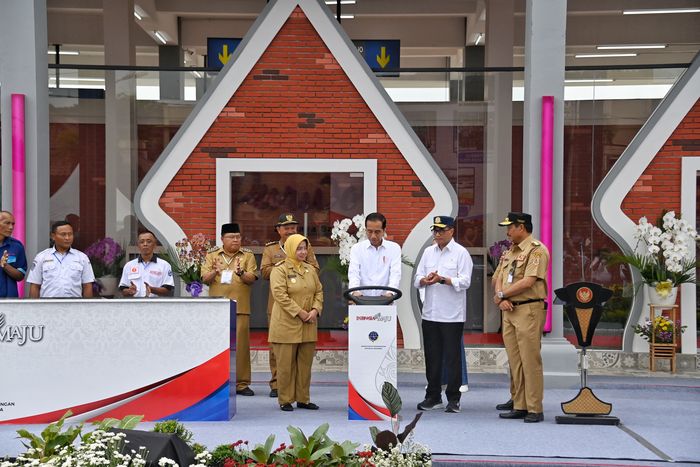 Jokowi resmikan empat terminal bus