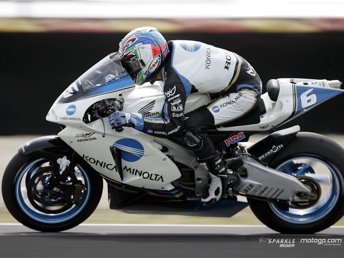 Makoto Tamada (Konica Minolta Honda) jadi pemegang rekor top speed MotoGP di era 990cc berkat raihan 343,7 km/jam di MotoGP China 2006.