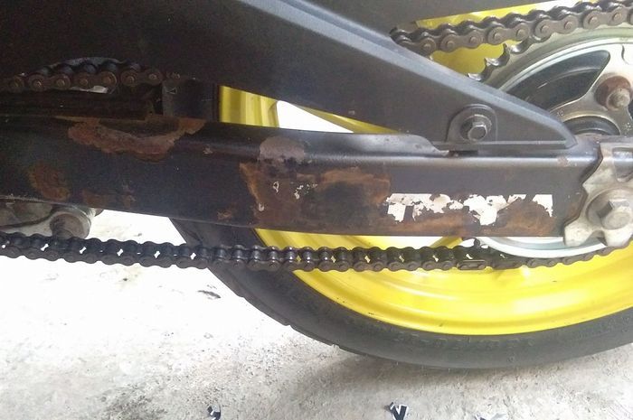 cairan undercoat dapat mencegah karat pada swing-arm 
