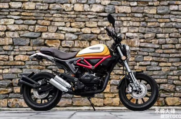 knalpot pakai model dual muffler untuk meningkatkan kesan sporty