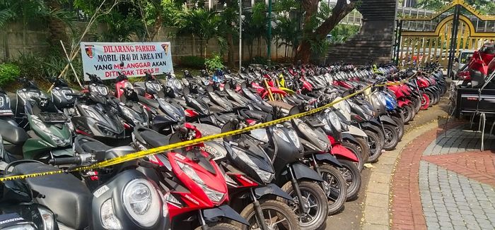 Ratusan motor hasil kejahatan yang berhasil diunggkap oleh TNI dan Polda Metro Jaya