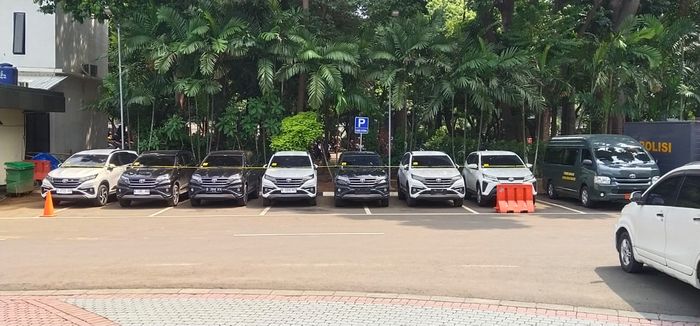 Kendaraan hasil sitaan pengelapan  di Polda Metro Jaya