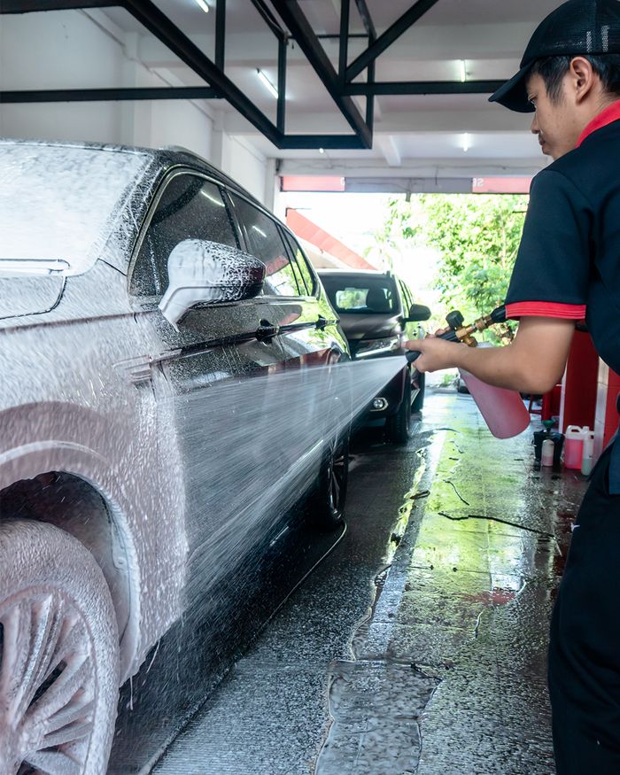 Car wash salah satu layanan yang diberikan Autoglaze