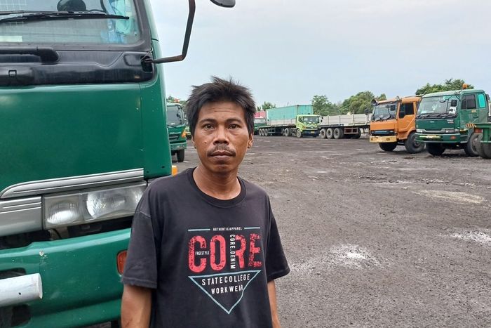Nurhana (38) salah satu sopir truk kontainer yang bercerita betapa menakutkannya Anak Asmoro