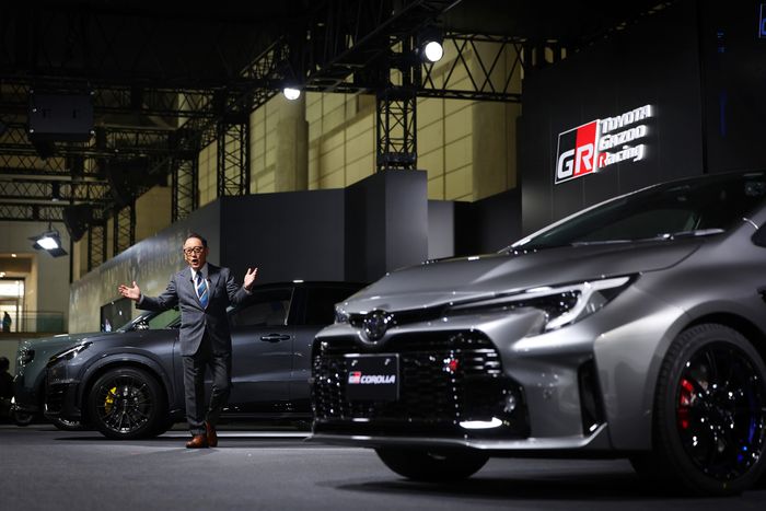 Akio Toyoda memberikan sambutan di Tokyo Auto Salon 2024.