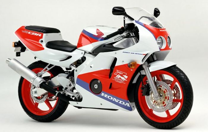 penampakan Honda CBR250RR, motor sport 250 cc 4-silinder rival pendahulu Kawasaki Ninja ZX-25R