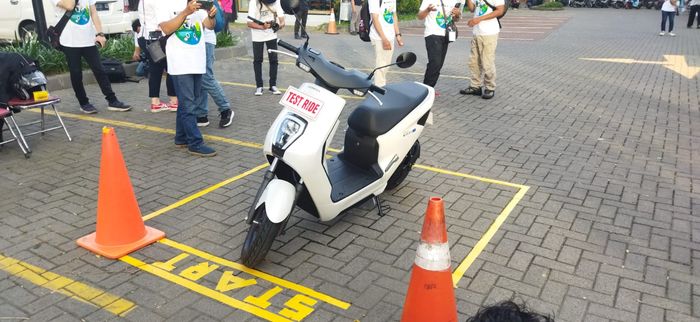 Unit test ride Honda EM1 e: saat launching di The Park Mall Solo Baru
