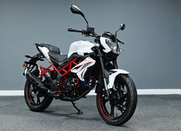 detail tampilan Benelli BN125