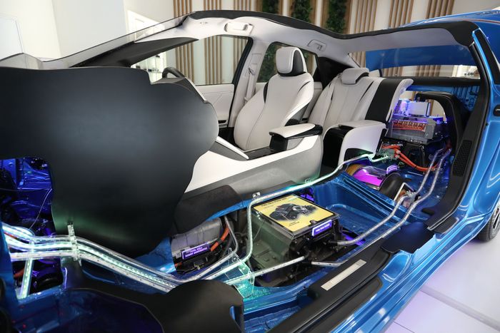 Komponen fuel cell hidrogen pada Toyota Mirai bisa langsung diintip di xEV Center.