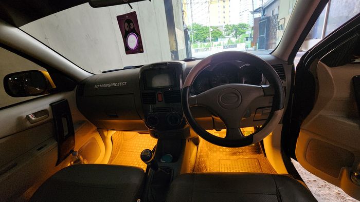 Ambient light kece milik Daihatsu Terios senada dengan warna bodinya