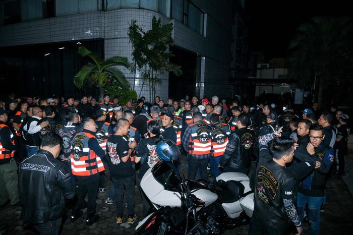 Perjalanan menuju 1st Officer Meeting ini diikuti lebih dari 150 motor Harley-Davidson.