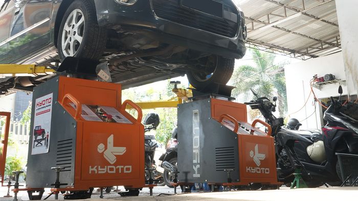 Bengkel spesialis Rotary Auto punya terobosan baru dalam melakukan pengecekan kaki-kaki mobil.