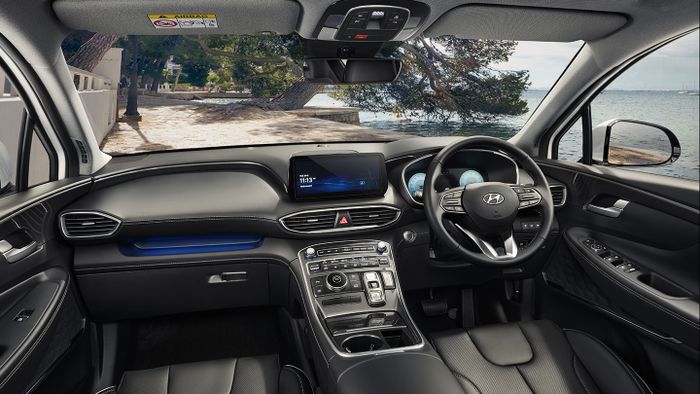 Interior Hyundai Santa Fe yang kini sudah dapat Bluelink.