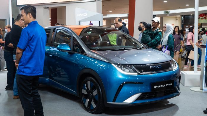 BYD Dolphin saat pameran di Mall Kelapa Gading Jakarta
