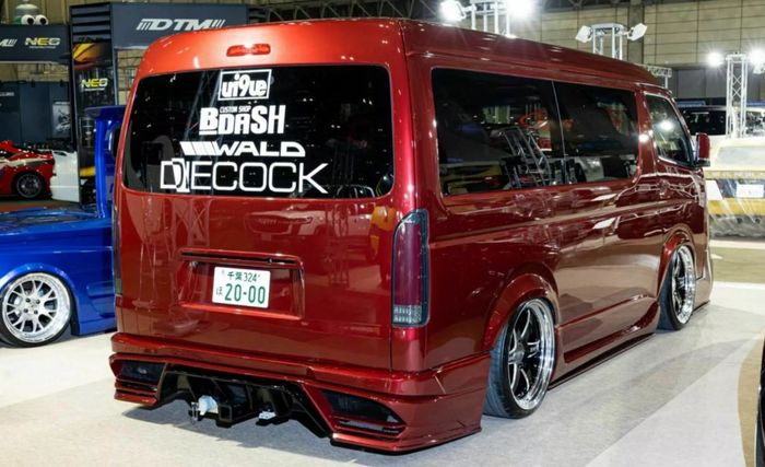 kaki-kaki menggunakan suspensi udara untuk mengejar tampilan stance