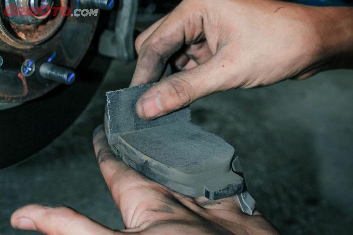 Amplas kampas rem yang mengalami glazing kalau enggak pakem 