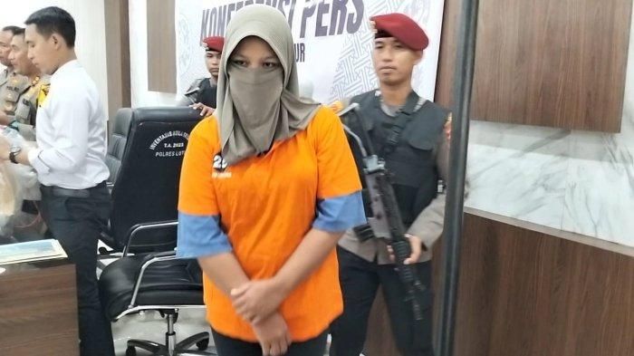 Janda berinisial F (33) yang mengaku sebagai polwan Polres Luwu Timur telah menipu 15 mahasiswa dan pelajar. 