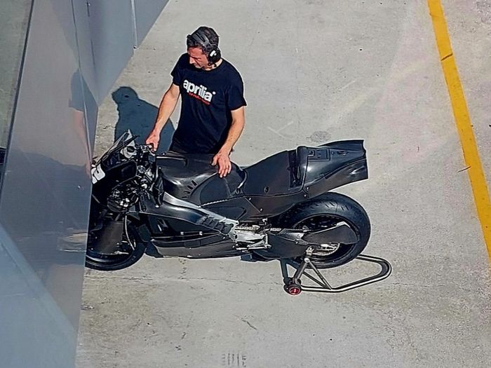 Aprilia mencoba spoiler belakang model baru