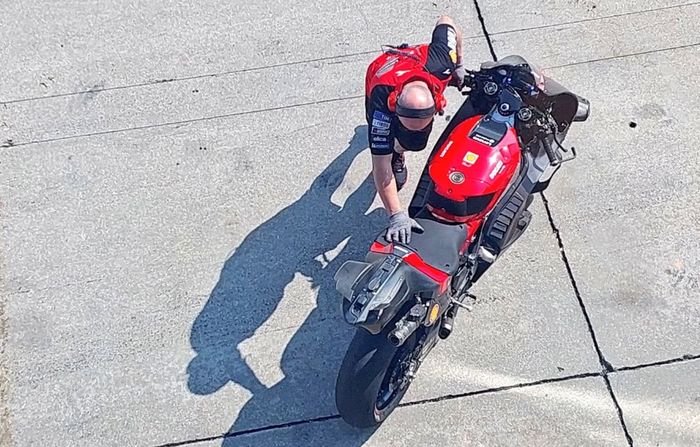 Ducati juga memakai spoiler belakang tanduk stegosaurus seperti sebelumnya