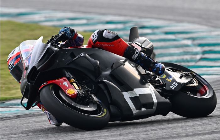 Ducati mencoba beberapa variasi fairing, namun tidak terlalu ekstrem