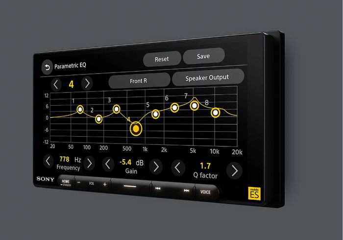 Head unit Sony Mobile ES XAV-9000ES dengan prosesor yang bisa mengatur frekuensi suara 14 band.
