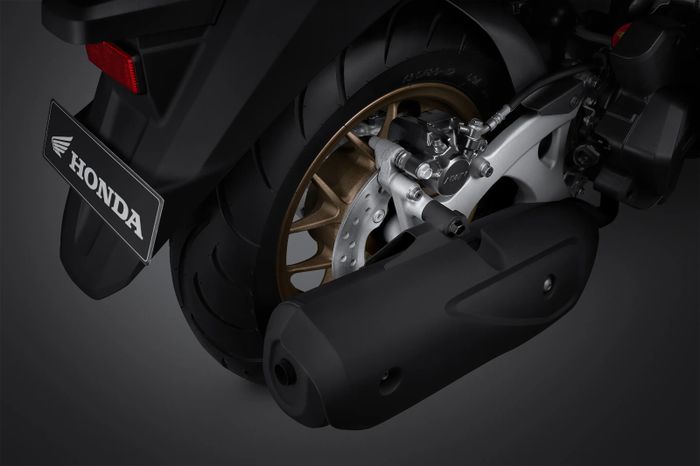 Ada rem cakram belakang di Honda Stylo ABS.