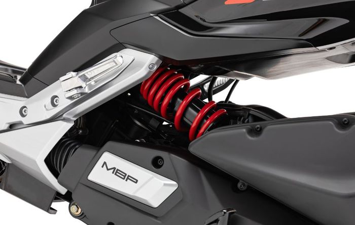 posisi suspensi belakang monoshocknya hampir tidur