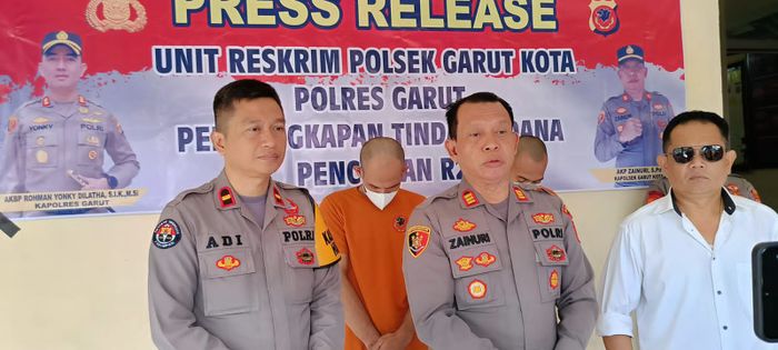 Penangkapan maling dan penadah motor curian di Polsek Garut Kota.