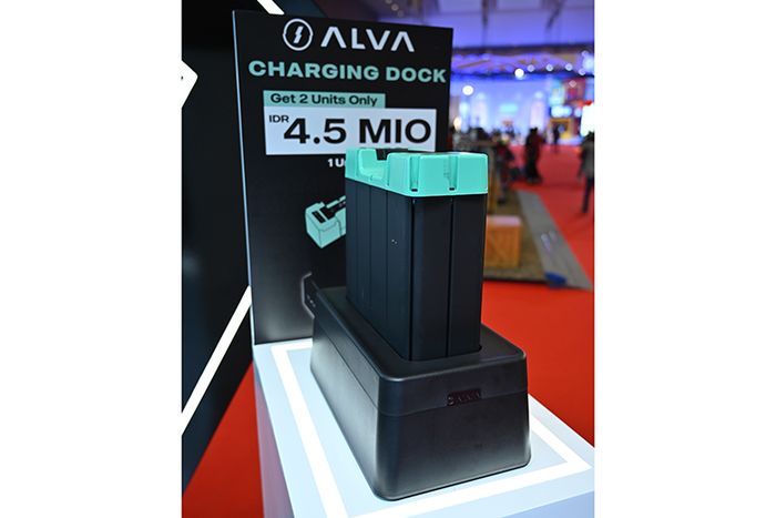 ALVA Charging Dock dijual di booth ALVA One di IIMS 2024.