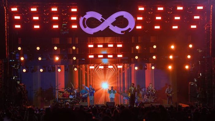 Konser dari Kahitna di IIMS 2024