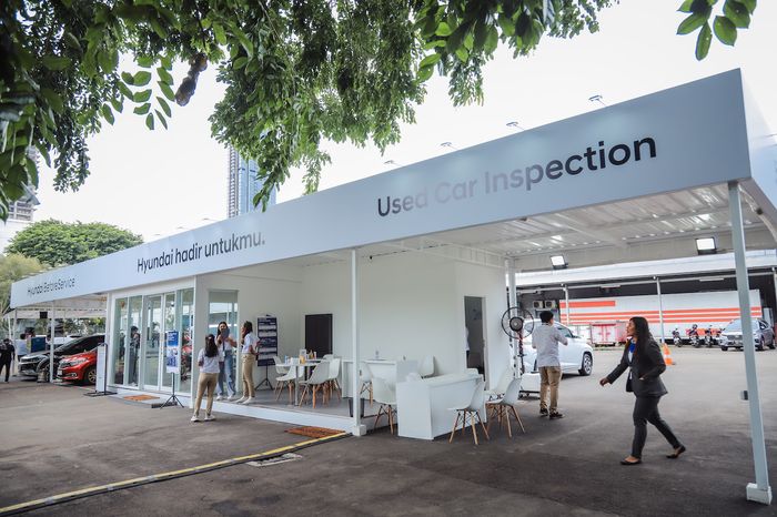 Area vehicle inspection di Hyundai Service Area selama IIMS 2024, berguna buat periksa mobil yang mau ditukar tambah.
