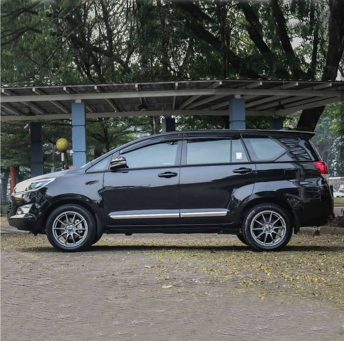 ILUSTRASI Toyota Kijang Innova Reborn