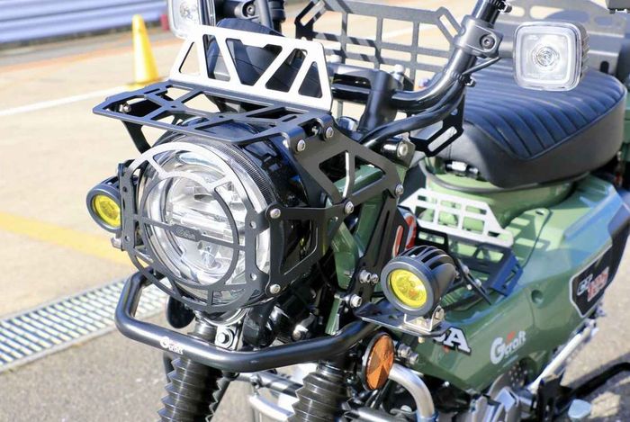 bagian depan dibekali cover headlamp, bumper, rak, dan braket multifungsi