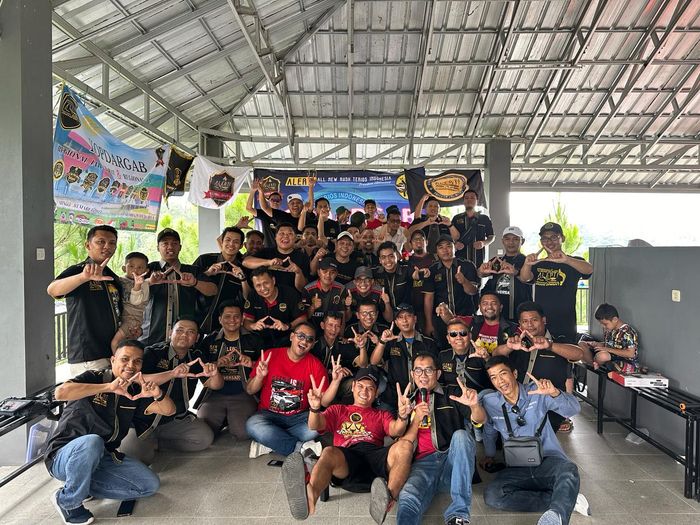 Kopdargab yang dilakukan Komunitas All New Toyota Rush dan All New Daihatsu Terios