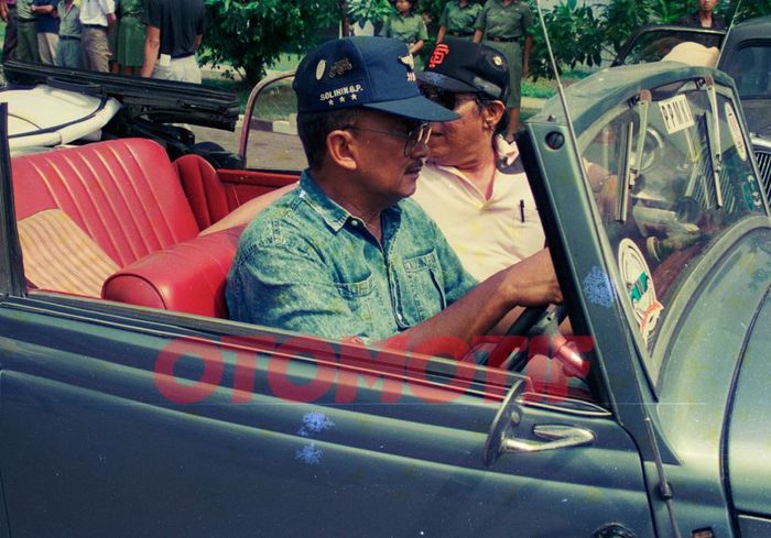 Solihin G. P. menganngap hobi mobil tuanya juga sebagai kegiatan sosial