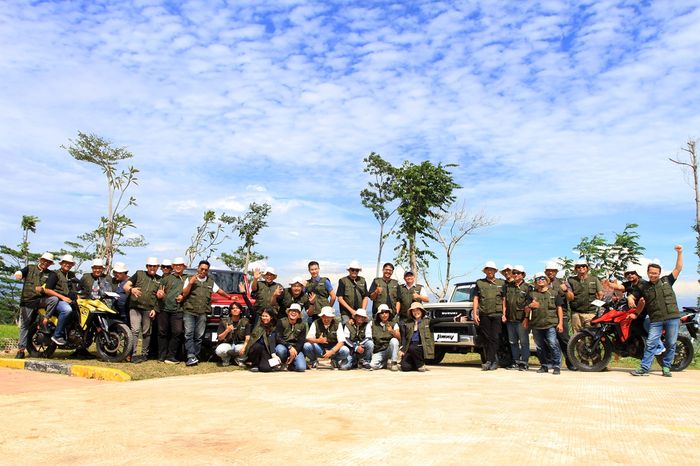 Puluhan awak media termasuk Otomotifnet.com diajak Suzuki Indonesia jajal Jimny 5-Door di medan off-road di kawasan Desa Pelangi, Bukit Sentul, Bogor (5/3/2024)