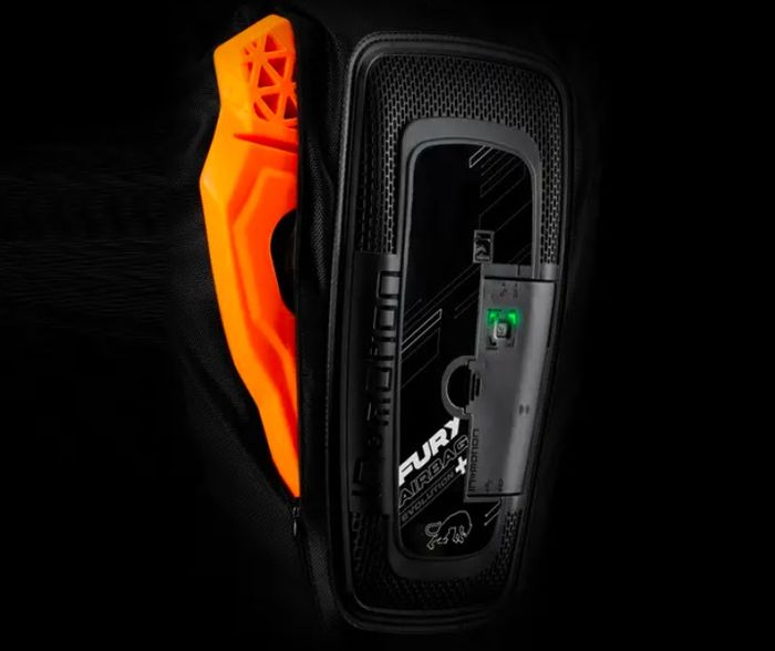 rompi dengan airbag bikinan Furygan membutuhkan waktu 0,06 detik untuk mengembang.