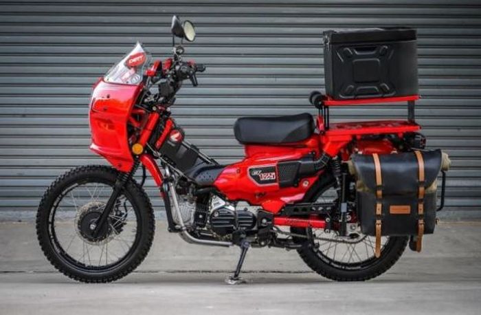 top box belakang dipasang di braket bertingkat sehingga memiliki ruangan ekstra