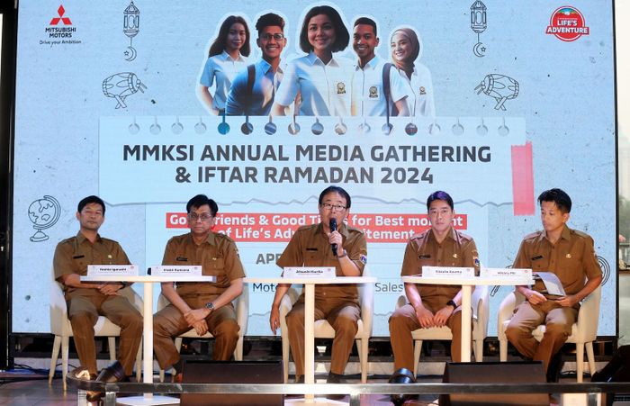 (Ki-ka:) Yoshio Igarashi - Director of Sales &amp; Marketing Division PT MMKSI, Irwan Kuncoro - Director of Sales and Marketing Division PT MMKSI, Atsushi Kurita, - President Director PT MMKSI, Kazuto Azuma - Director of After Sales Division PT MMKSI, Hikaru Mii - Director of Product Strategy Division&nbsp;PT&nbsp;MMKSI